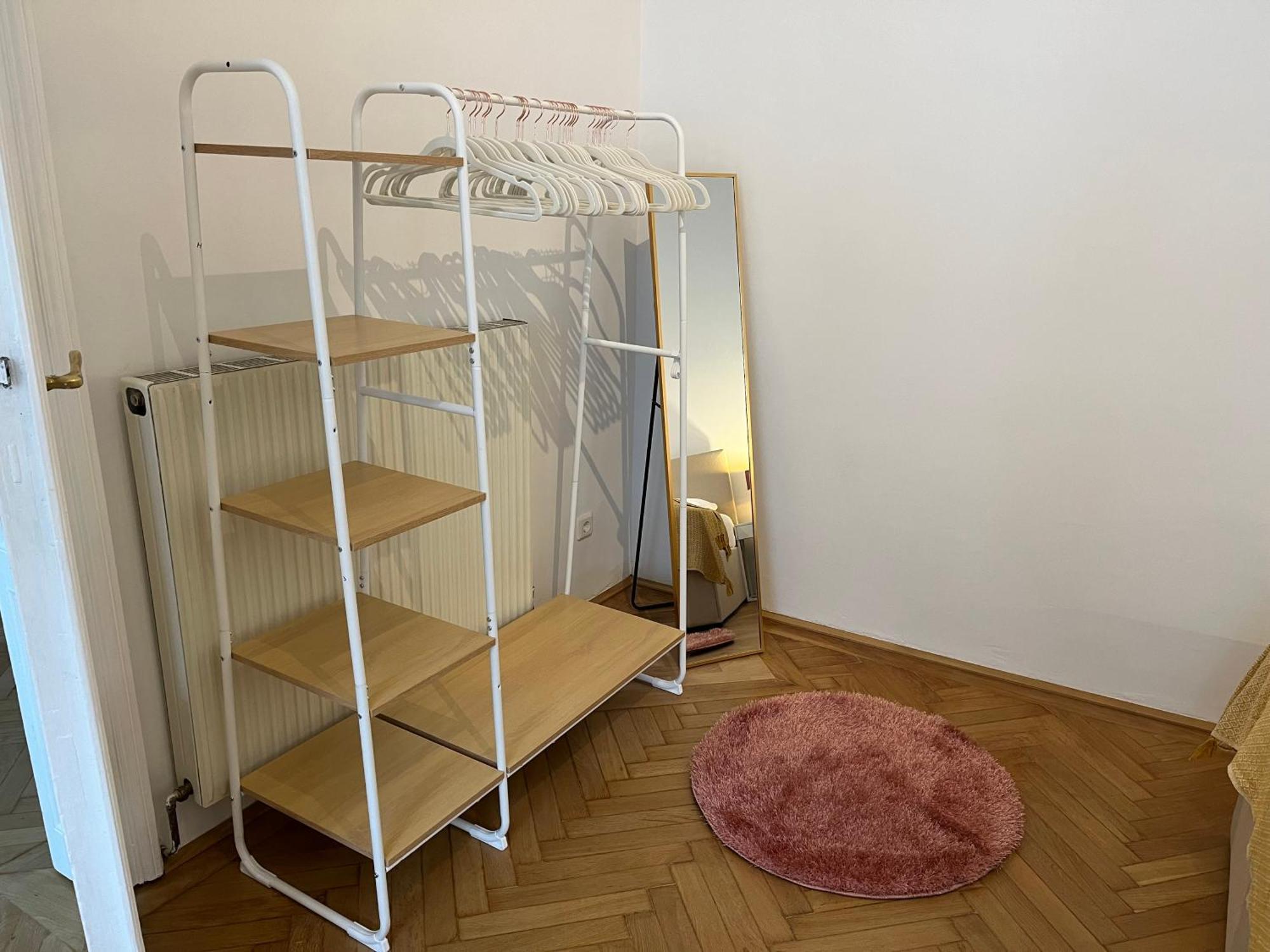 Grosszuegiger Wiener Altbau Gleich Neben Schoenbrunn Exterior foto